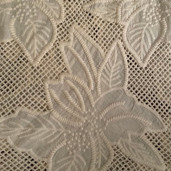 Cotten Club Crochet Off-White Top - Great option for the holidays - Picture 4 of 6